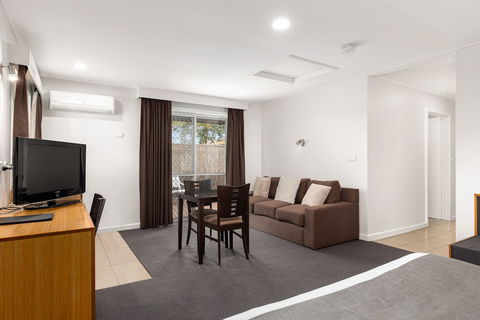 Comfort Inn Silver Birch - Tourism Canberra 1