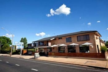 Golden West Motor Inn - Tourism Canberra 1