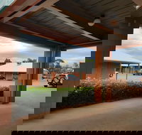 Mud Hut Motel - Tourism Canberra