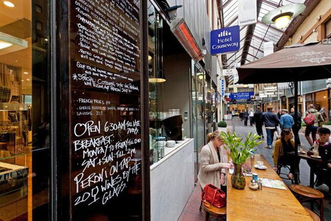 Hotel Causeway - Tourism Canberra 0