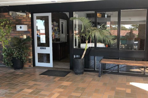 Matador Motor Inn - Tourism Canberra 1