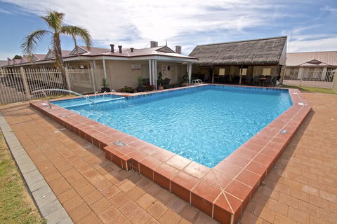 Bunbury Apartment Motel - Tourism Canberra 2