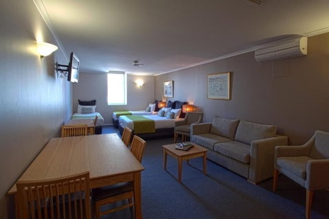Quest Waterfront Serviced Apartments - Tourism Canberra 3