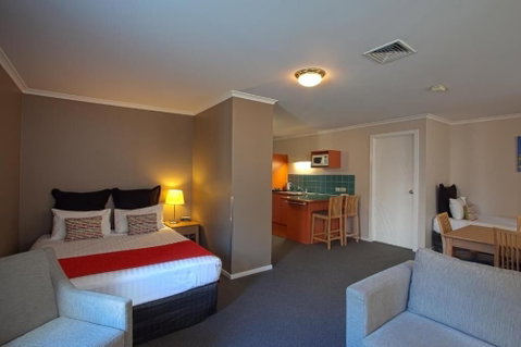 Quest Waterfront Serviced Apartments - Tourism Canberra 2