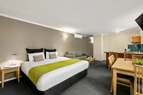 Quest Waterfront Serviced Apartments - Tourism Canberra 5