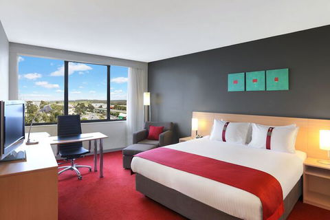 Holiday Inn Melbourne Airport, An IHG Hotel - Tourism Canberra 5