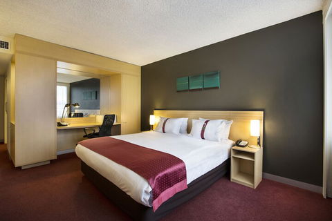 Holiday Inn Melbourne Airport, An IHG Hotel - Tourism Canberra 4