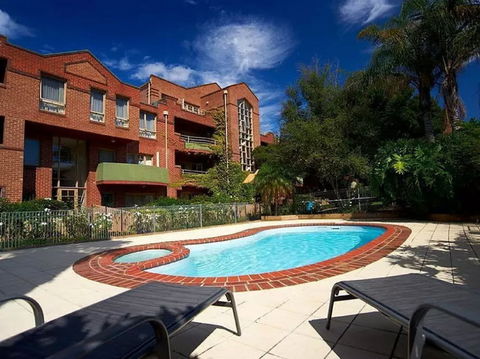 Comfort Apartments Royal Gardens - Tourism Canberra 3
