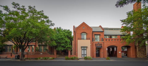 Majestic Old Lion Apartments - Tourism Canberra 0