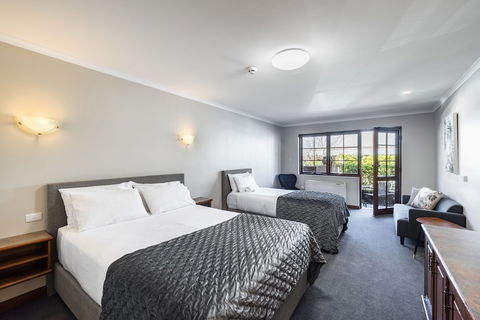 Adelaide Inn - Tourism Canberra 5
