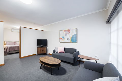 Adelaide Inn - Tourism Canberra 1