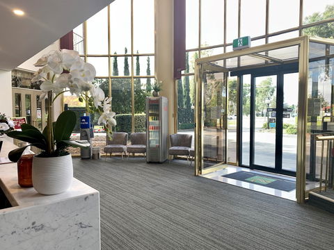 Quality Hotel Melbourne Airport - Tourism Canberra 3