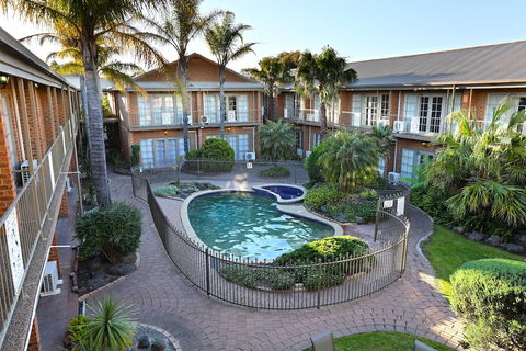 Quality Hotel Melbourne Airport - Tourism Canberra 1