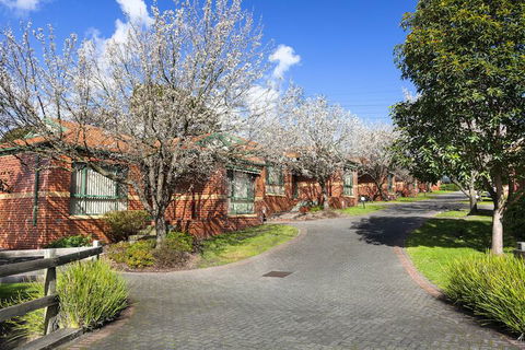 Mount Waverley Townhouses - Tourism Canberra 1