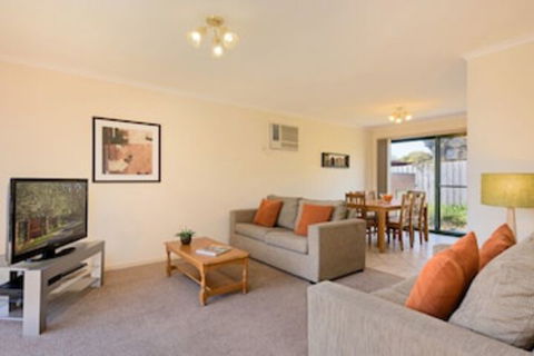 Mount Waverley Townhouses - Tourism Canberra 0