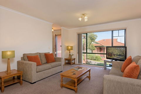 Mount Waverley Townhouses - Tourism Canberra 5