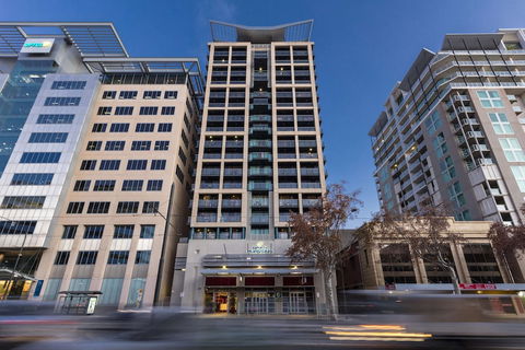 Oaks Adelaide Horizons Suites - Tourism Canberra 2