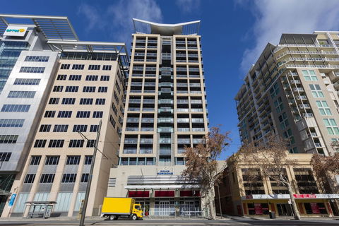 Oaks Adelaide Horizons Suites - Tourism Canberra 5