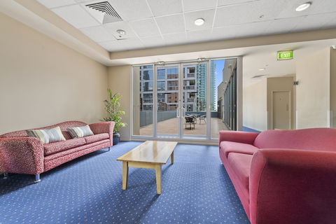 YEHS Hotel Melbourne CBD - Tourism Canberra 1