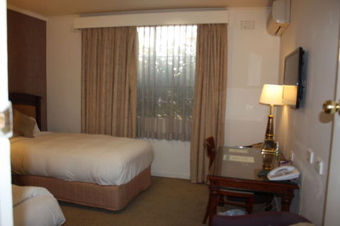 Country Plaza Queanbeyan - Tourism Canberra 6