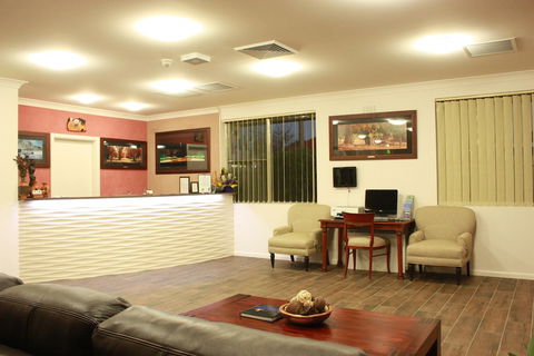 Country Plaza Queanbeyan - Tourism Canberra 4