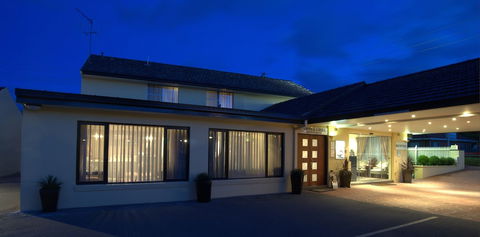 Country Plaza Queanbeyan - Tourism Canberra 0