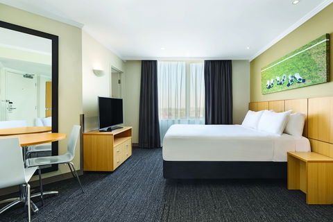 Travelodge Hotel Bankstown Sydney - Tourism Canberra 5