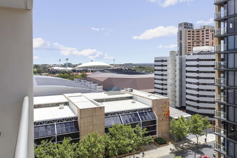 Oaks Adelaide Embassy Suites - Tourism Canberra 3
