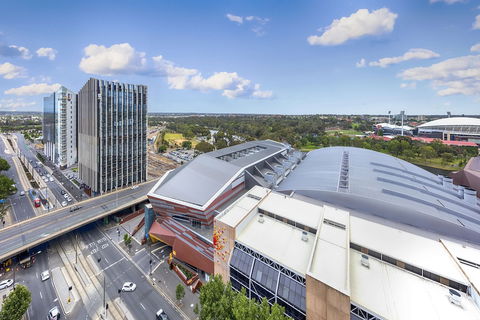 Oaks Adelaide Embassy Suites - Tourism Canberra 4