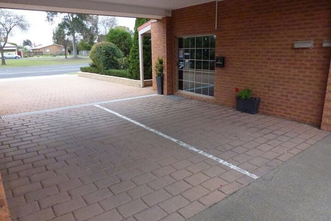 Colonial Motor Inn Bairnsdale - Tourism Canberra 3