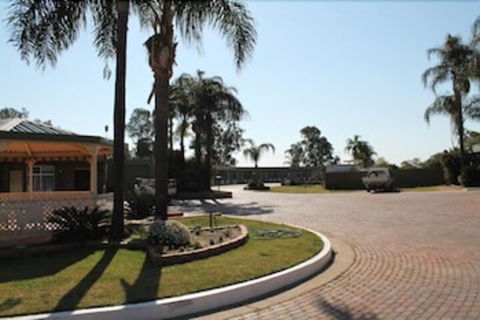 Nandewar Motor Inn - Tourism Canberra 6