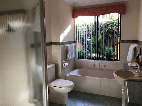 Alfred Cove Short Stay - Tourism Canberra 1