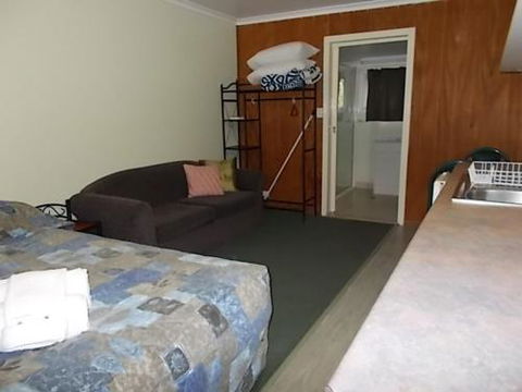 Oakridge Motel Tourist Park - Tourism Canberra 1