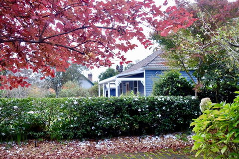 Poets Cottage Fireplace Close To Treks - Tourism Canberra 4
