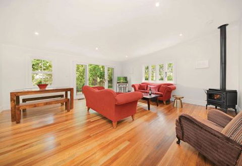 Poets Cottage Fireplace Close To Treks - Tourism Canberra 3