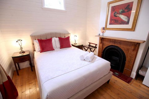 Poets Cottage Fireplace Close To Treks - Tourism Canberra 6