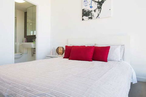 C3CBD Melbourne Apartment - Tourism Canberra 6