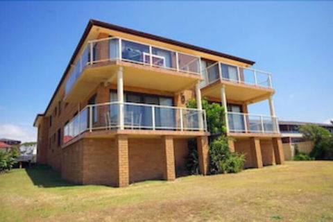 Avilla Court 2 - Tourism Canberra 0