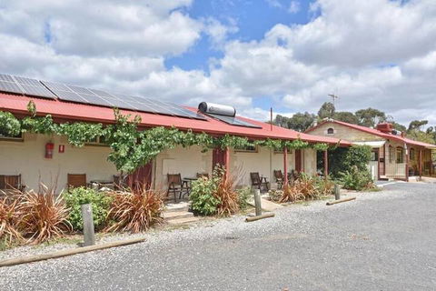 Inglewood Motel And Caravan Park - Tourism Canberra 5