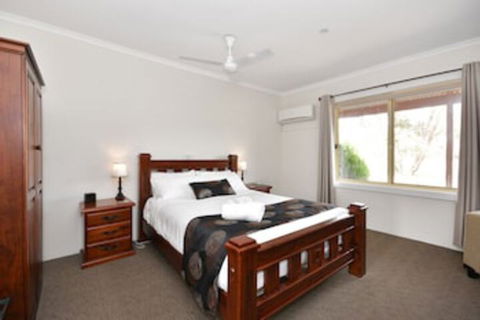 Inglewood Motel And Caravan Park - Tourism Canberra 0