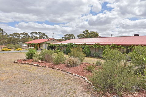 Inglewood Motel And Caravan Park - Tourism Canberra 2