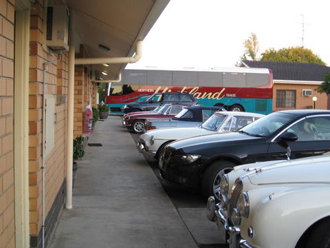 Bordertown Dukes Motorinn - Tourism Canberra 5