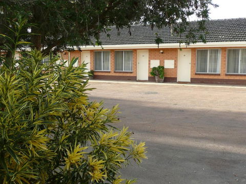 Bordertown Dukes Motorinn - Tourism Canberra 2
