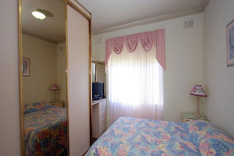 Avilla Court 1 - Tourism Canberra 5