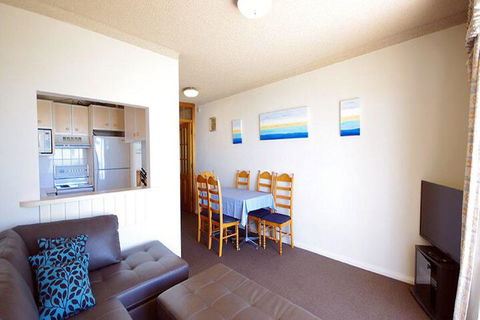 Avilla Court 1 - Tourism Canberra 4