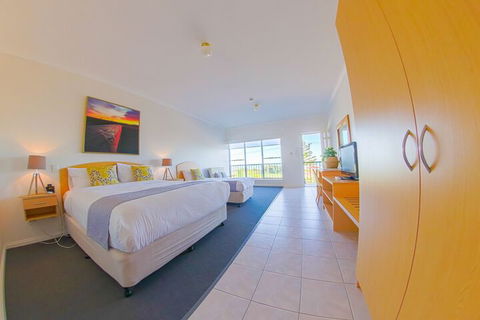 COAST Motel And Apartments - Tourism Canberra 3