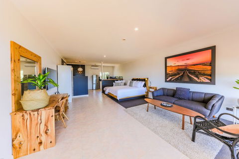 COAST Motel And Apartments - Tourism Canberra 5