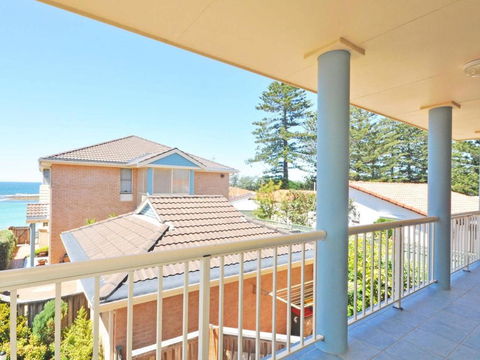 Toowoon Beach View 3br Villa 4 Just Steps To Beach With Views - Tourism Canberra 1