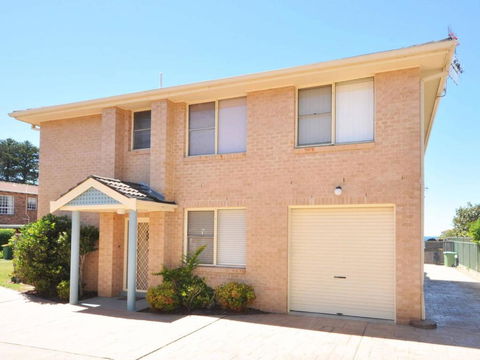 Toowoon Beach View 3br Villa 4 Just Steps To Beach With Views - Tourism Canberra 6