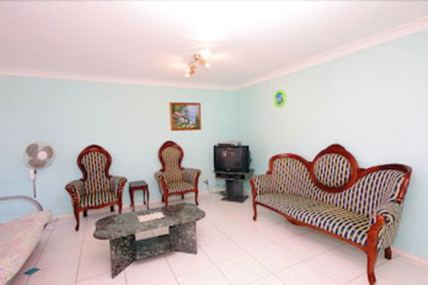 Pelican Place - Tourism Canberra 0